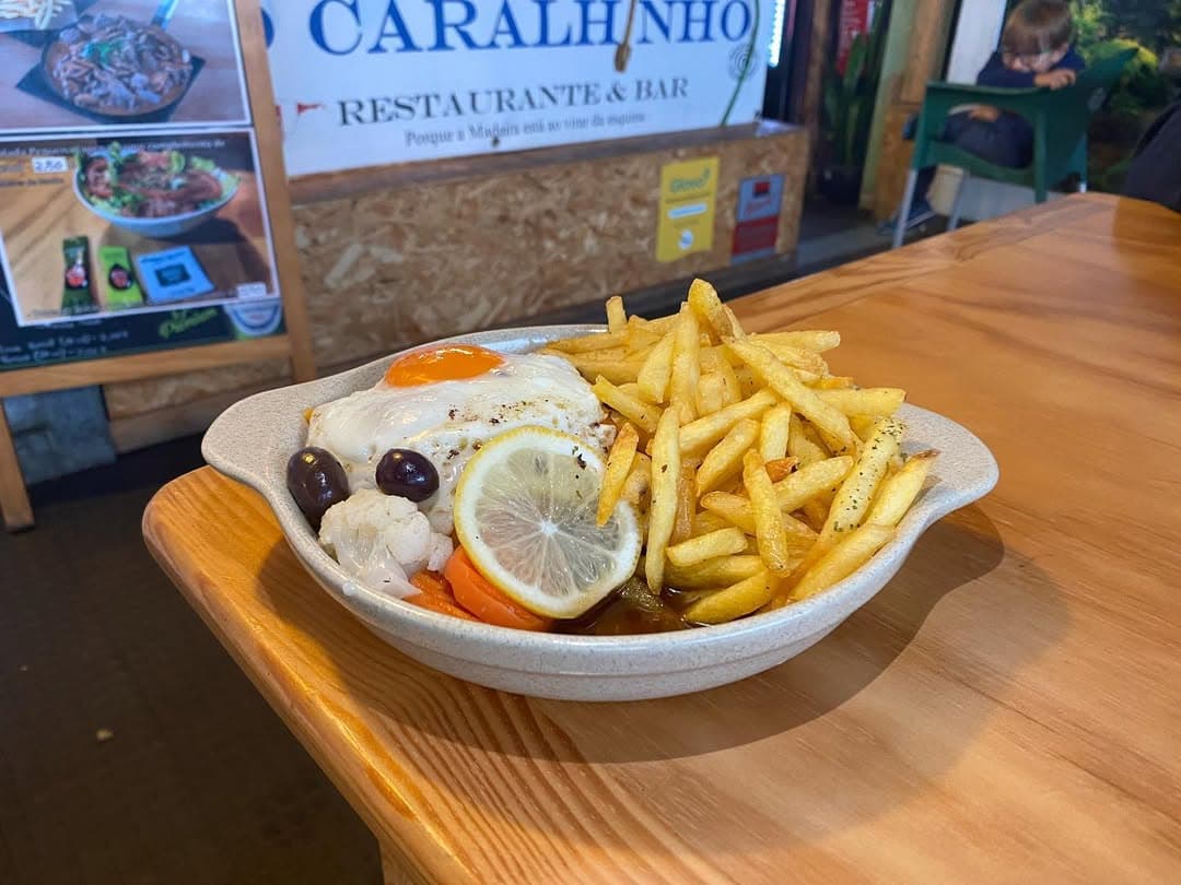 imagem de Triburguer no Prato - Menu 6 (Com Bebida)